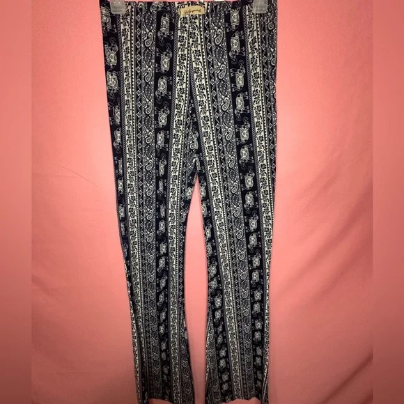 Daily Specials Elephant Leggings - Picture 4 of 4